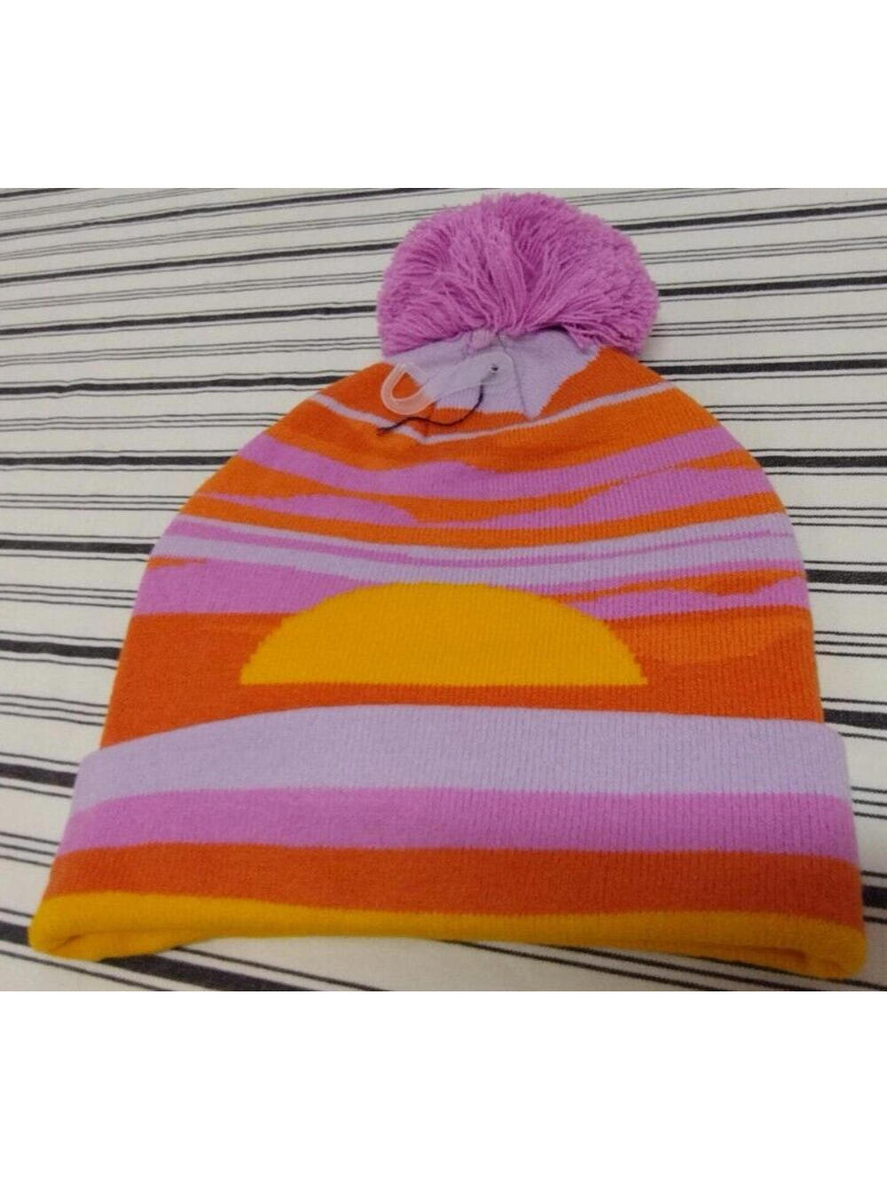 NEW Beanie Sun Sunrise Scene Vibrant Happy Colors Yellow Orange Pink Retro 70s - Picture 5 of 15